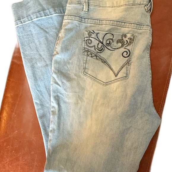 Sailor Jeans in Lightwash Wide-leg Size 16 - Picture 11 of 16